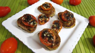 Cuisine diététique : Assiette de tartines de pain aux tomates