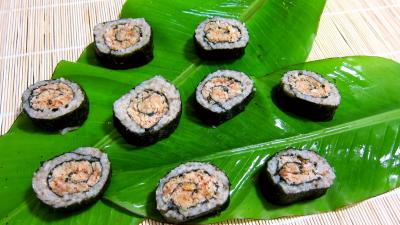 Les grands classiques : Sushis aux gambas sur feuilles de bananier