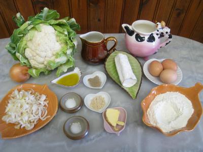 Ingrédients pour la recette : Crêpes gratinées au chou-fleur et au chèvre