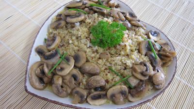 poivre noir : Plat de quinoa en risotto aux champignons