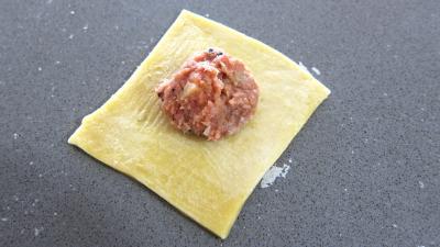 chapelure : Assiette de capelleti de leur potage de champignons et laitue