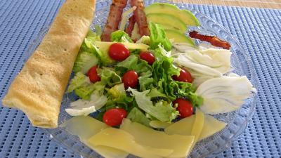Recette Assiette de crêpes en salade aux légumes variés