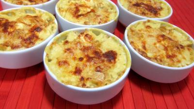 beurre : Cassolettes de torsades gratinée à la béchamel et aux cacahuètes