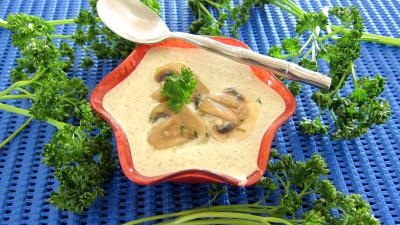 champignon de paris : Ramequin de sauce aux champignons