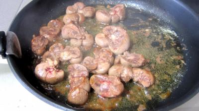 Compotée d'oignons et d'épinards et son rognon de veau - 7.4