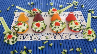 Image : Cuillères et tagines de concombre en amuse-bouche