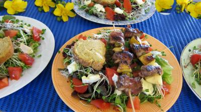 Magrets en brochettes à la plancha en salade - 8.1