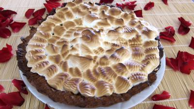Dessert meringué : Assiette de tarte à la rhubarbe