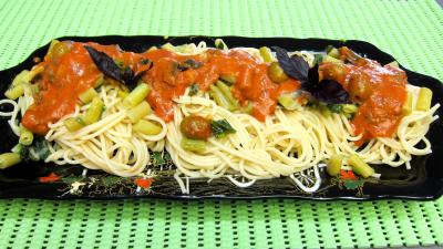 huile d'arachide : Plateau de pâtes spaghettis aux haricots beurre