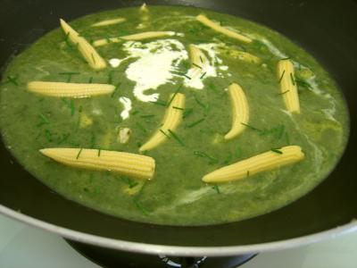Recettes rapides : Dans le wok la soupe de dinde aux épis de maïs