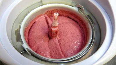 Recette Glace aux noisettes et fruits rouges