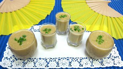 Image : Verrines amuse-bouche ou entrée froide de gazpacho andalou aux poivrons verts