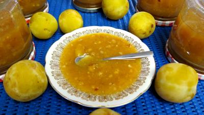 Fête des pères : Coupelle de compote de prunes blanches aux noisettes