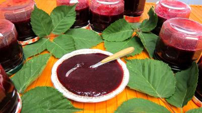 Conserves : Coupelle de gelée de mûres aux noisettes