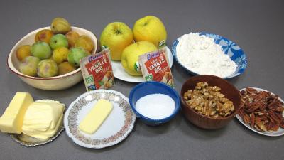 Ingrédients pour la recette : Crumble aux prunes