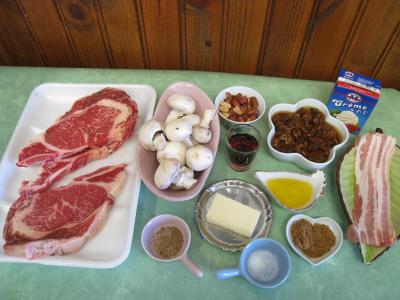 Ingrédients pour la recette : Entrecôtes croustillantes et sa sauce aux cacahuètes