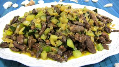plat complet : Plat de courgette et coeurs de canard à l'ail et au persil