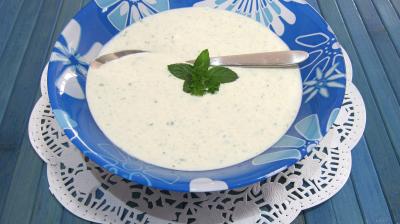 yaourt nature : Coupelle de sauce au yaourt au chèvre