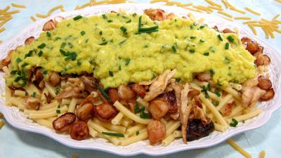 plat complet : Grand plat de maccheroni au poulet, navets et coulis de courgette