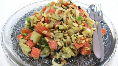 Entrées froides : Assiette d'aubergines en salade au sésame