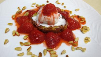 Recette Assiette de pain perdu aux fraises et aux pignons