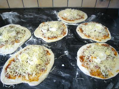 Recette Mini-pizzas à la tomate et au chèvre