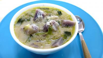 Légumes : Bol de soupe vitelottes et poireaux