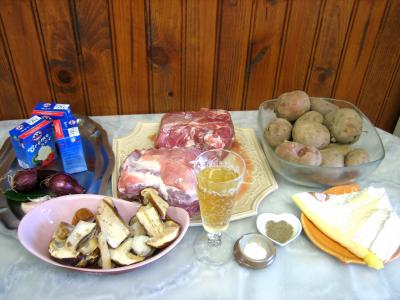 Ingrédients pour la recette : Sauté de porc au brie et aux cèpes