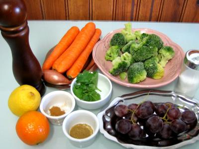 Ingrédients pour la recette : Carottes à la mandarine et aux raisins