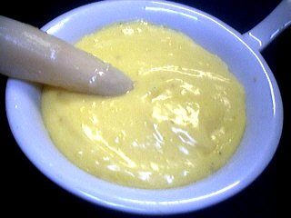 sauce pour viandes grillées : Ramequin de sauce hollandaise