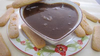 Crèmes sucrées : Saladier de crème anglaise au chocolat