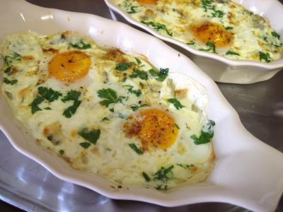 cassolette : Cassolettes d'oeufs cocotte au Saint-Agur