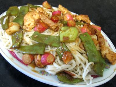 ciboulette : Assiette de nouilles au soja