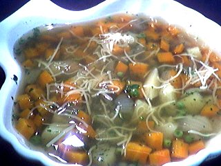 soupe : Soupière de soupe aux petits pois