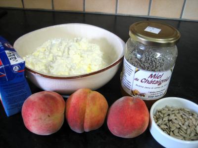 Ingrédients pour la recette : Mousse au fromage blanc aux pêches