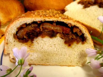 Recette Petits pains farcis à l'oignon et aillettes
