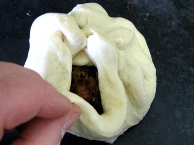 Petits pains farcis à l'oignon et aillettes - 12.2
