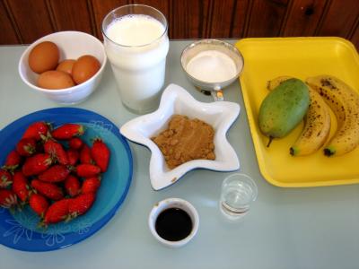 Ingrédients pour la recette : Fraises et mangue au caramel