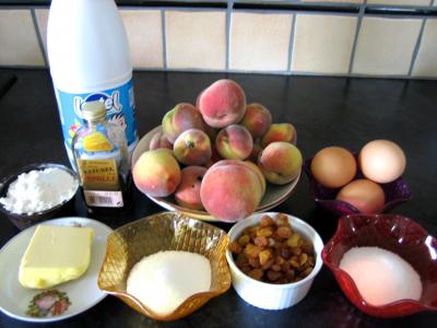 Ingrédients pour la recette : Flan aux pêches et aux raisins secs