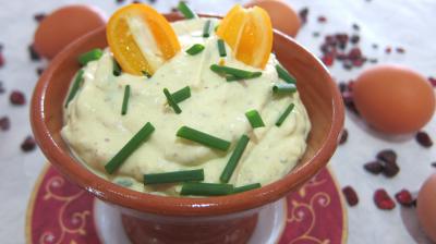 sauce pour crudités : Bol de sauce mayonnaise aux kumquats