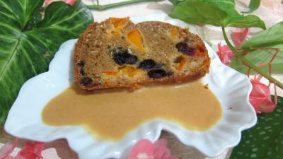 Printemps : Assiette de cake aux abricots et myrtille avec sa crème aux abricots et noix de coco