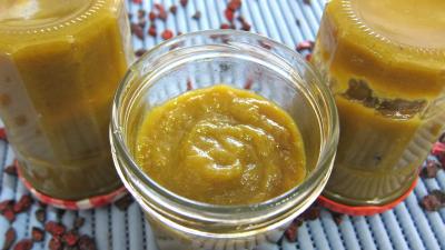 Confitures : Bocaux de confiture de rhubarbe
