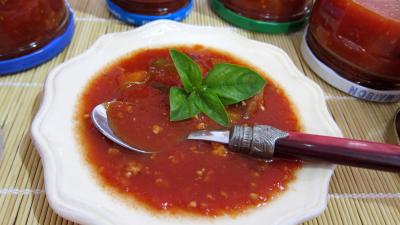 Cuisine diététique : Coupelle de conserve de sauce tomate au blanc de dinde