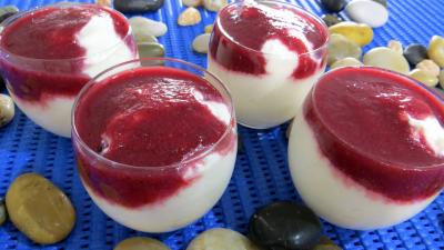 Desserts : Verrines de mousse de mascarpone au coulis de fruits rouges