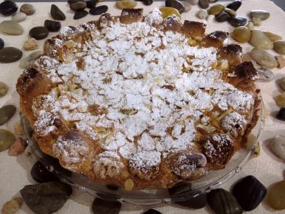 Image : Assiette de tarte aux pommes et aux noisettes