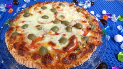 entrée à base de fromage : Assiette de pizza à l'aubergine