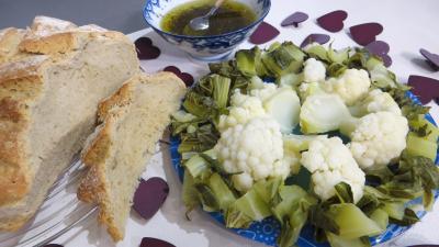 Pour débutants : Assiette de chou-fleur vapeur et ses feuilles