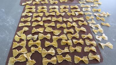 Plat en sauce : Pâtes fraîches papillons à la semoule de blé