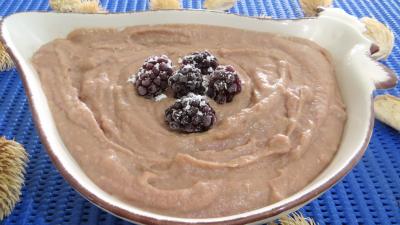 Cuisson à la casserole : Saladier de crème pâtissière aux mûres