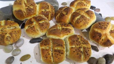 pains variés : Petits pains rustiques aux grains de blé
